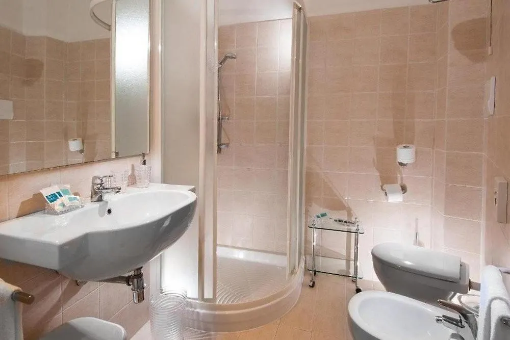 Hotel Nord Est Каттолика