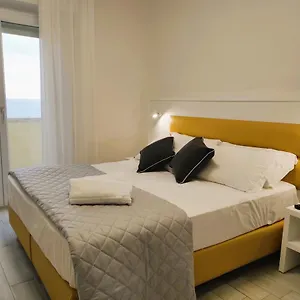 Gran San Bernardo - - Fronte Mare Con Cucina Hotel